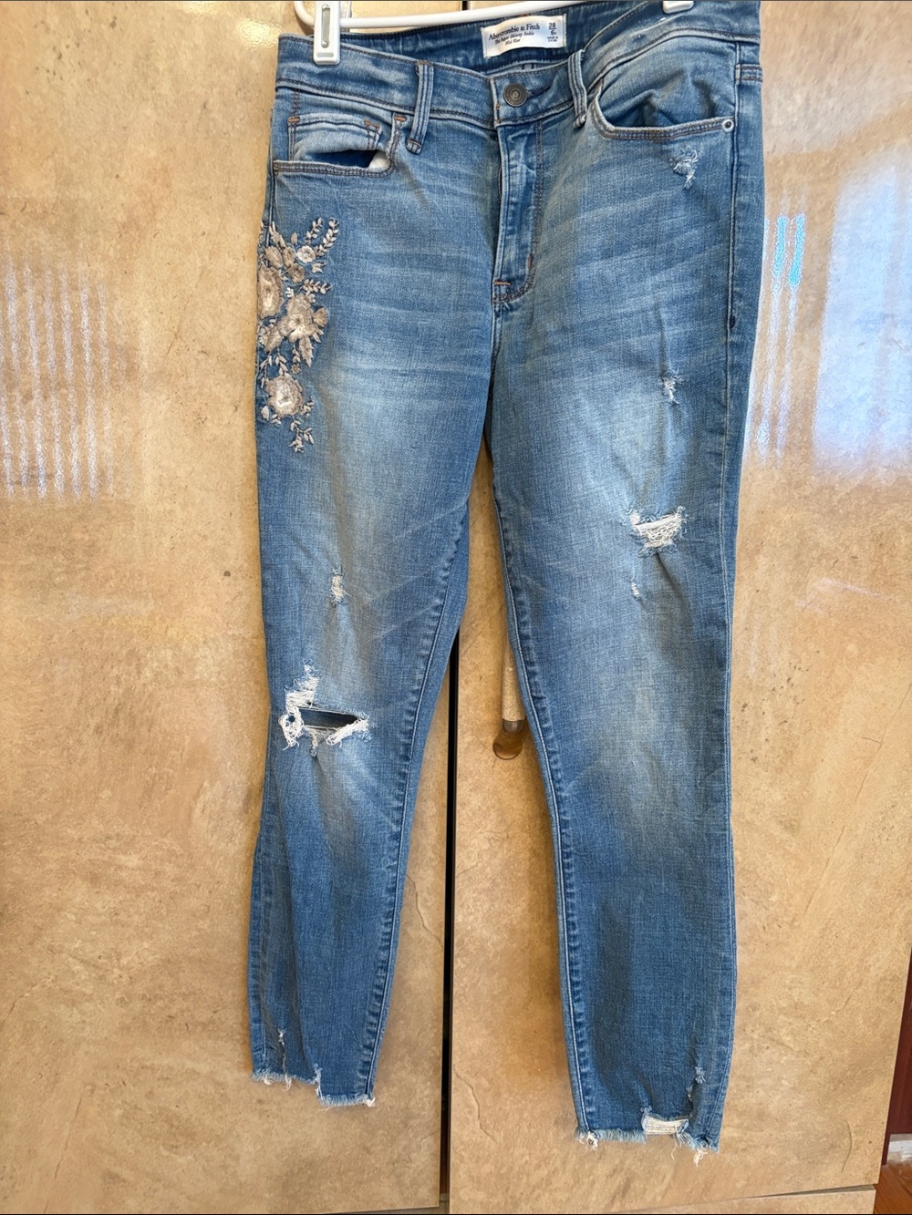 Embroidered Distressed Blue Women's Jeans by Abercrombie and Fitch Size 28/6